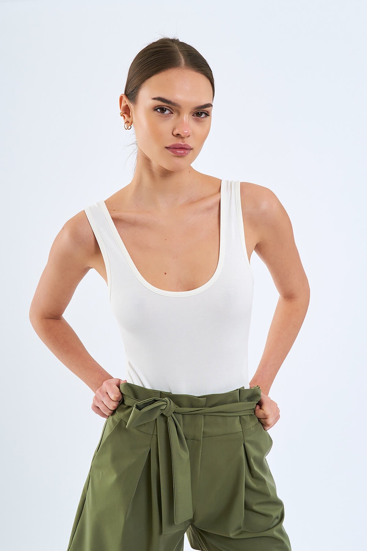 Noir Essential Scoop Neck Bodysuit – Ecru