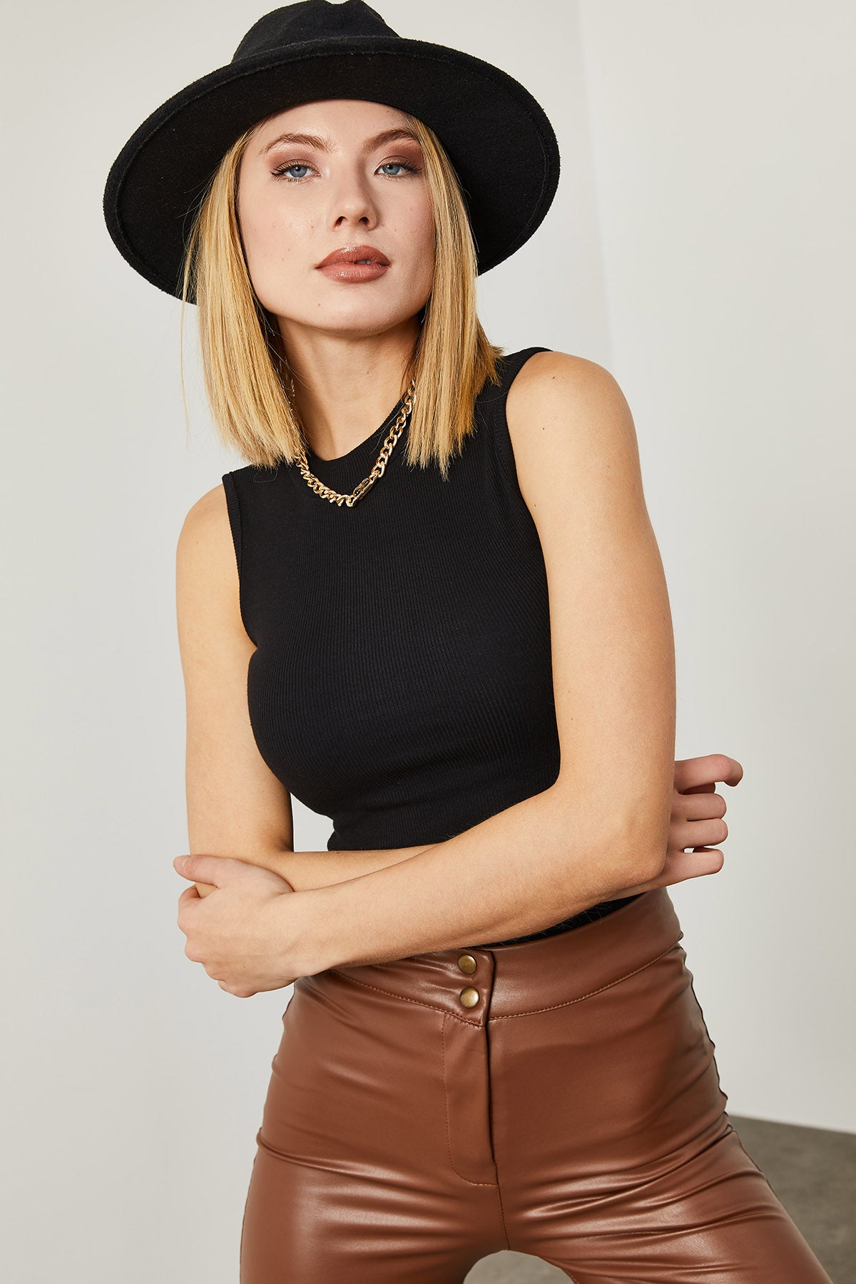 Essential Ribbed Sleeveless Top – Black